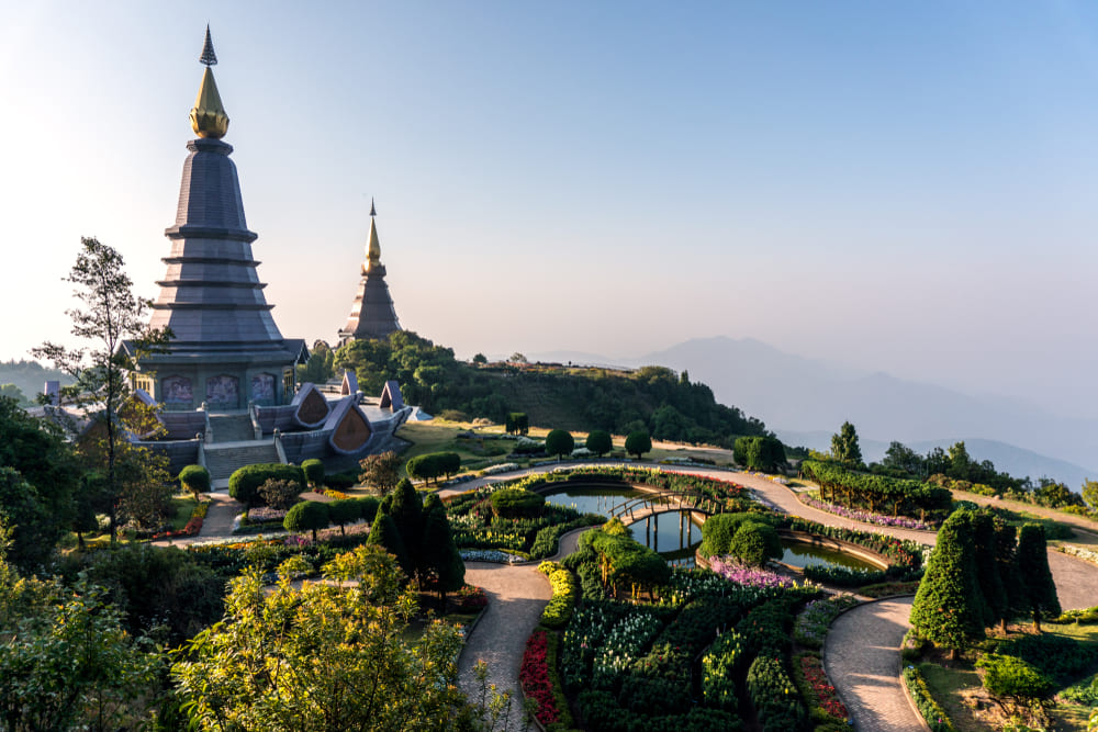 04_doi-inthanon-travel-guide (1) Twin Royal Pagodas at Doi Inthanon